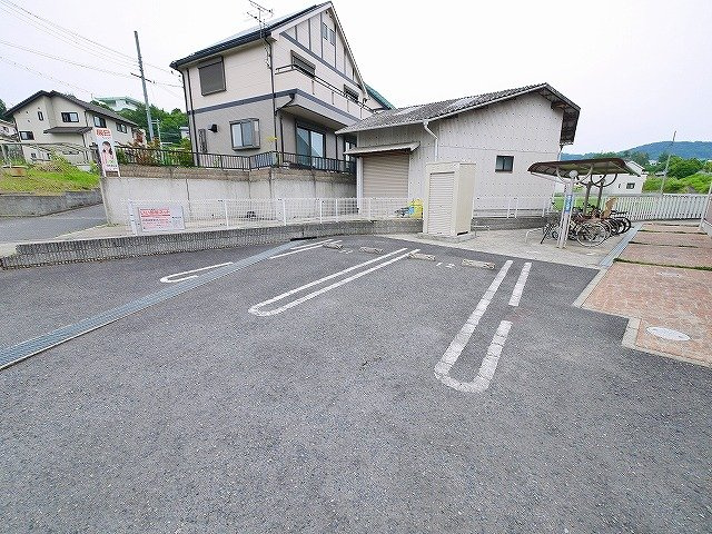 カルムメゾン（生駒市）の駐車場