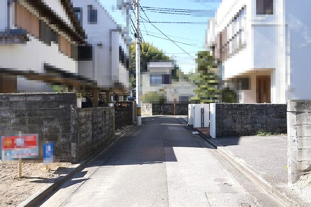 高知市新屋敷二丁目 売土地の前面道路含む現地写真