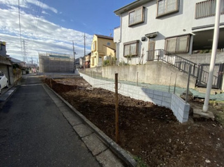【前面道路含む現地写真】
