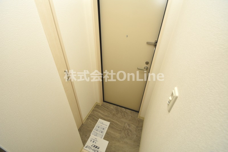クリエオーレ小若江の玄関