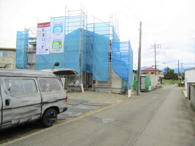 【前面道路含む現地写真】 | ブルーミングガーデン　南アルプス市有野1号棟 | 前面道路含む現地写真です