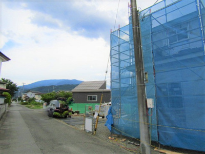 【前面道路含む現地写真】 | ブルーミングガーデン　南アルプス市有野1号棟 | 前面道路含む現地写真です