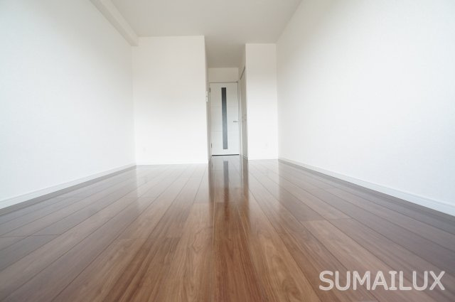 熊本市中央区小沢町の賃貸マンションの居間・リビング