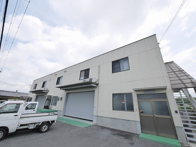 森本倉庫の外観