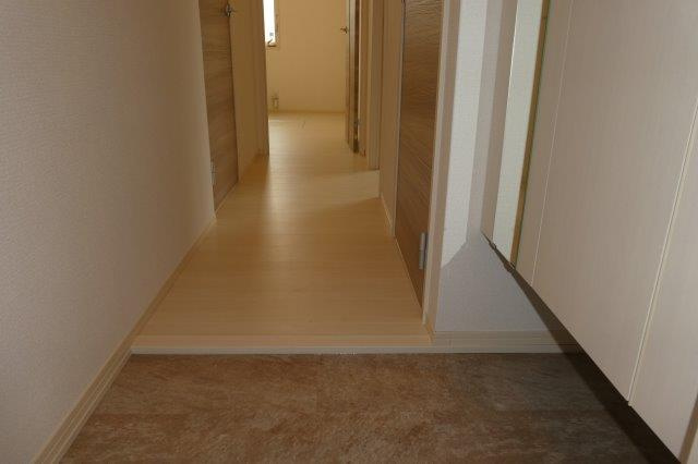 倉敷市真備町箭田のアパートの玄関