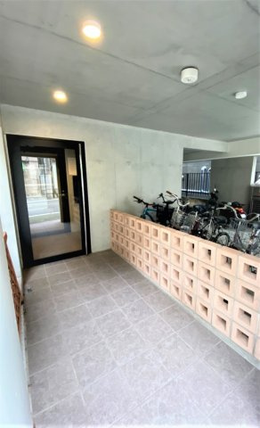 「防音マンション」リトルズトーン城北公園のエントランス|落ち着いたエントランスです