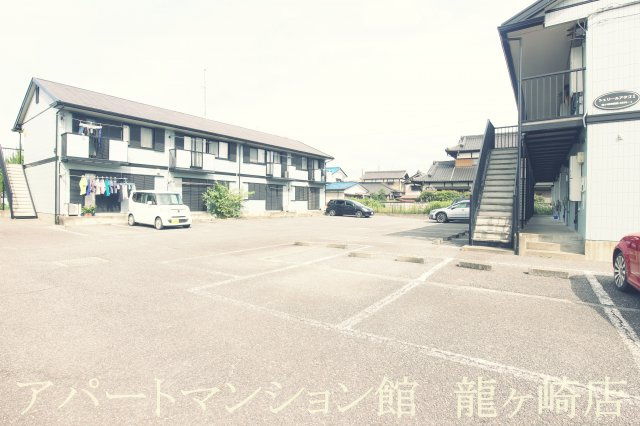 シェリールアタゴの駐車場