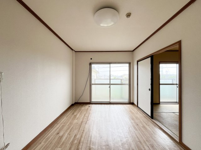 富谷マンションの居間・リビング
