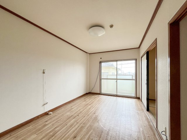 富谷マンションの居間・リビング