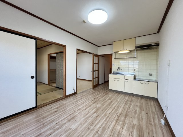 富谷マンションの居間・リビング