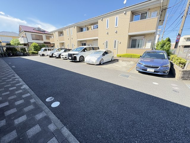 メゾンK-２の駐車場