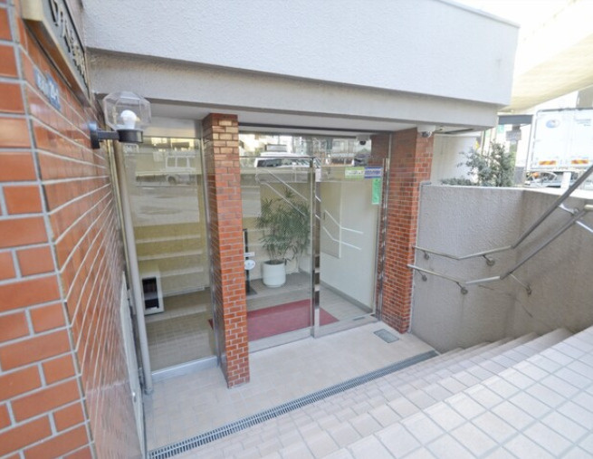 パラスト新板橋のエントランス