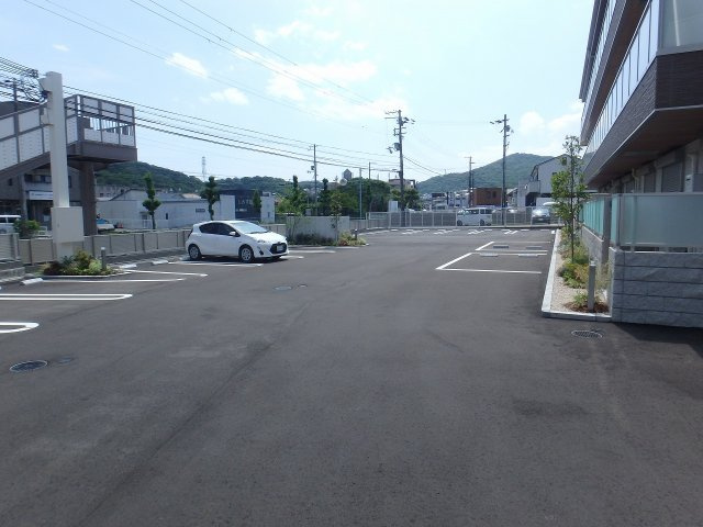 オカバ姫路青山シャーメゾンの駐車場