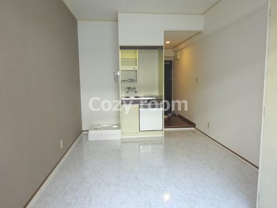 【居間・リビング】 | リアライズ江坂 | 居間です（現況と異なる場合は、現況を優先します。）