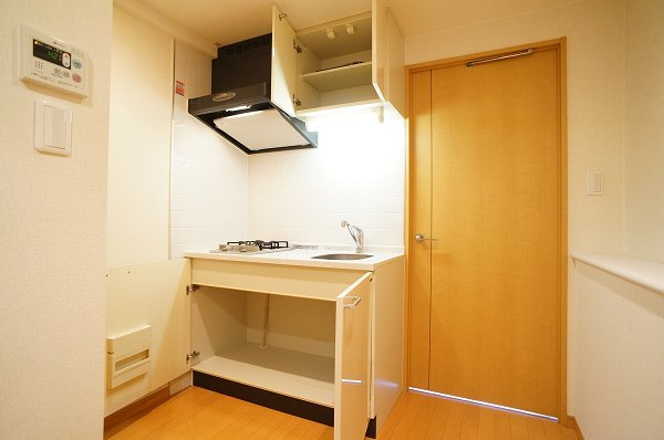 エスティメゾン亀戸のキッチン|2口ガスコンロ付き♪収納も多め♪