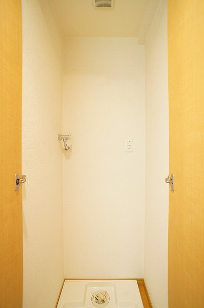 エスティメゾン亀戸の設備|洗濯機置場にも扉あり♪