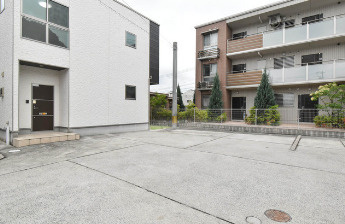 キャッスル(東合川)の駐車場