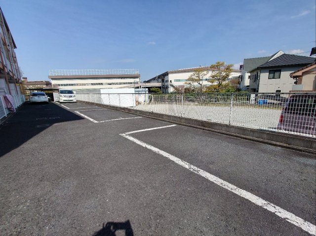 楠古谷マンションの駐車場