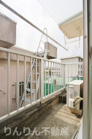 【バルコニー】 | つぼみマンション | 外からの目が気にならないバルコニーで洗濯物が干せます