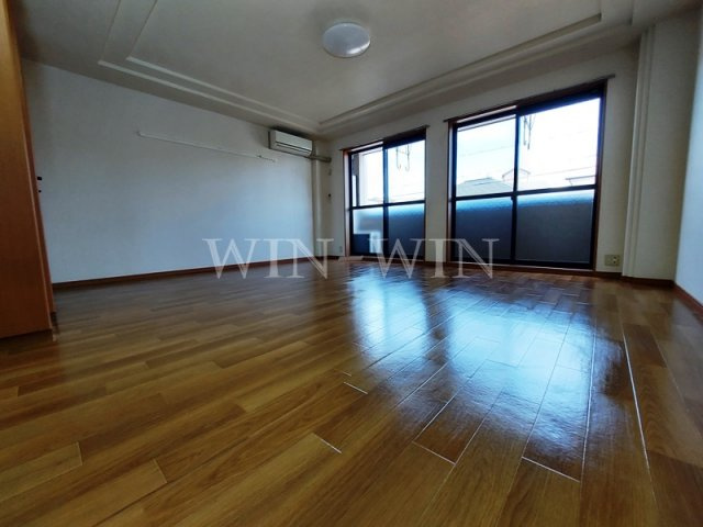 エトワール内張の居間・リビング