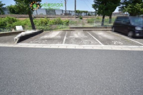 大宮指扇住宅1号棟の駐車場