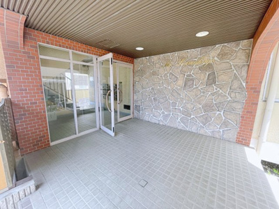 【エントランス】 | ミスターＫ上新庄 | 豪華なエントランスです