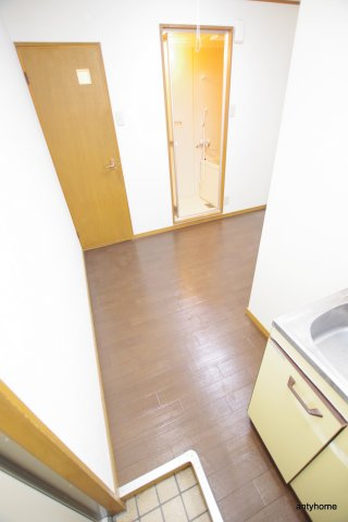 リバティ都島　仲介手数料無料の居間・リビング