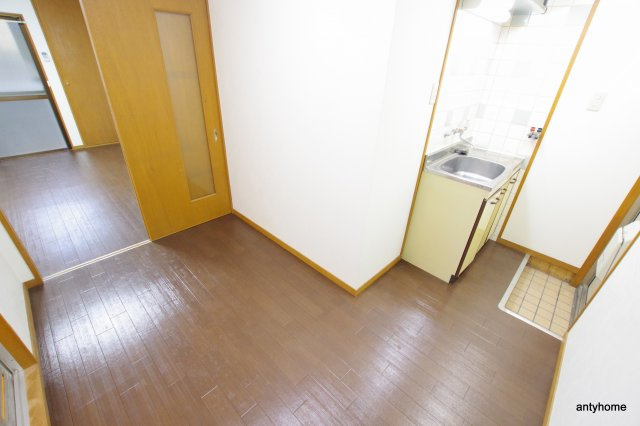 リバティ都島　仲介手数料無料の居間・リビング