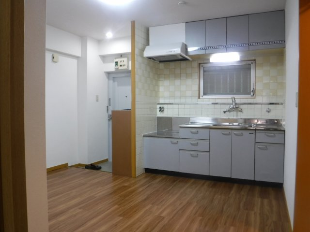 リファレンス元住吉の居間・リビング|ブレーメン通りを通って帰れますので買い物も便利♪