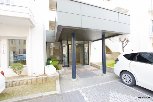 アメニティー新高二番館　仲介手数料無料のエントランス