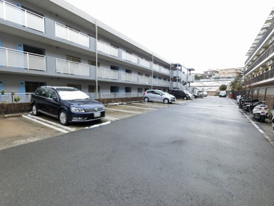 【駐車場】 | 横浜永田台パークホームズ | 平置き駐車場です。