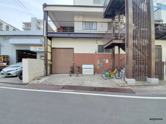 シャトー金沢　仲介手数料無料のエントランス