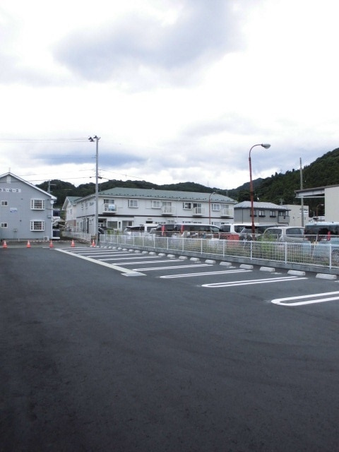 タウザーコートの駐車場