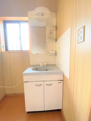 九十九里小関貸家2号棟の独立洗面台