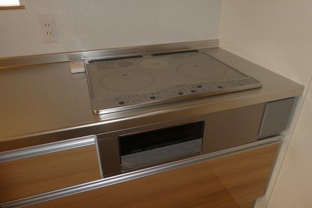 センテレオグルースのキッチン|3口IHコンロ