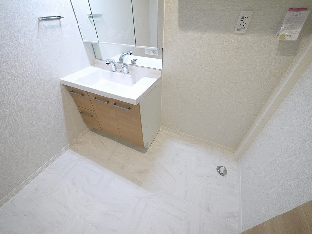 シャーメゾンＡＶＡＮＣＥの洗面所|明るい洗面所です