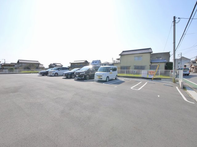 シャルムソレイユの駐車場|駐車スペースもあります