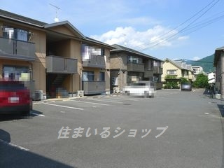 広島市安佐北区亀山２丁目のアパートの駐車場