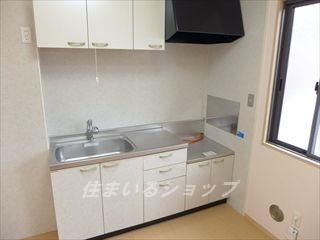 広島市安佐北区亀山２丁目のアパートのキッチン