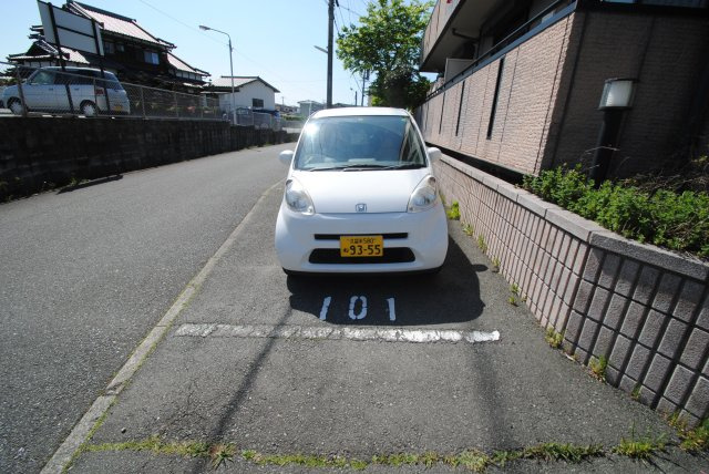 エクセル東櫛原の駐車場