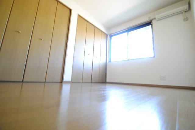 エクセル東櫛原の洋室
