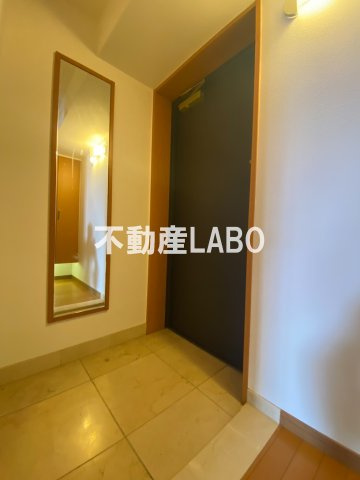 リーガル弁天町Ⅱの玄関