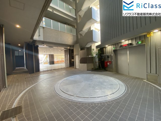 ワコーレシティKOBE湊川公園の駐車場