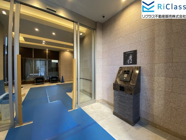 ワコーレシティKOBE湊川公園のエントランス|ゆとりのあるエントランスです