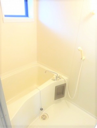 アーバンライフ津福の浴室|日々の疲れを癒すお風呂付です