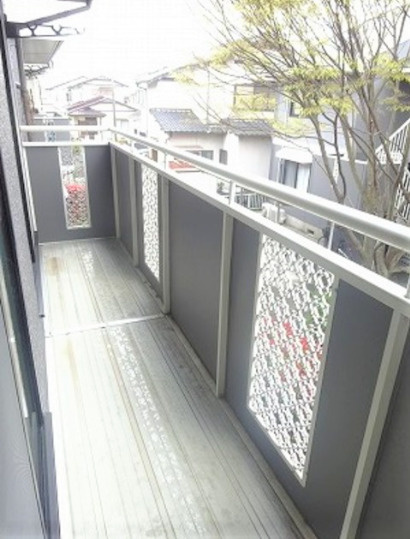 アーバンライフ津福のバルコニー|外からの目が気にならないバルコニーで洗濯物が干せます