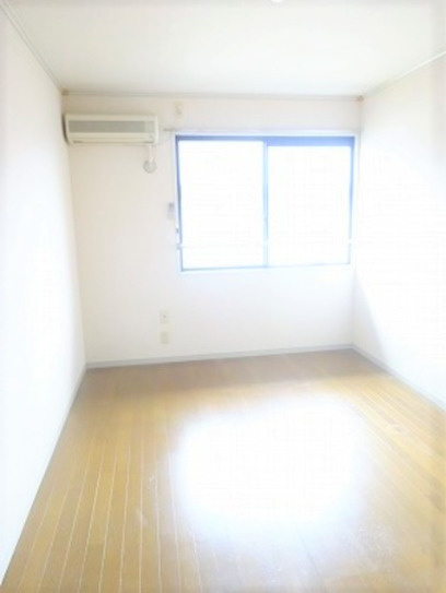 アーバンライフ津福の洋室|コンパクトで使いやすい洋室です