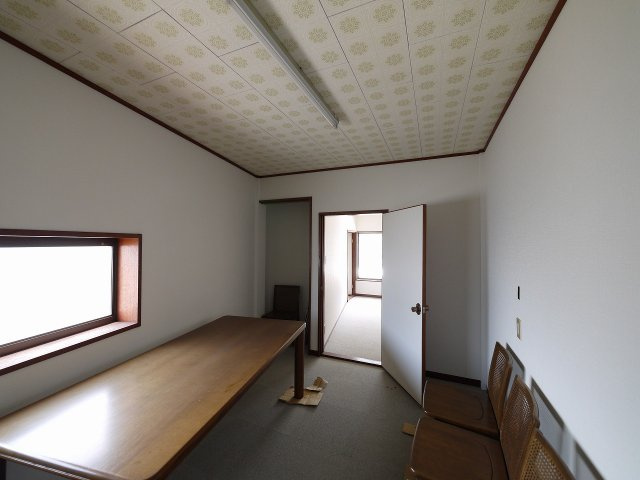 領内商会ビルの内装