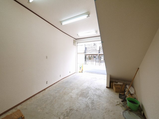 領内商会ビルの内装