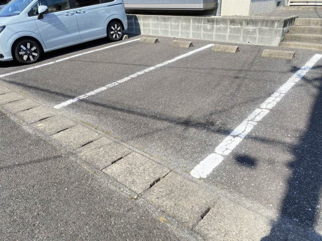 グリフィンコートの駐車場